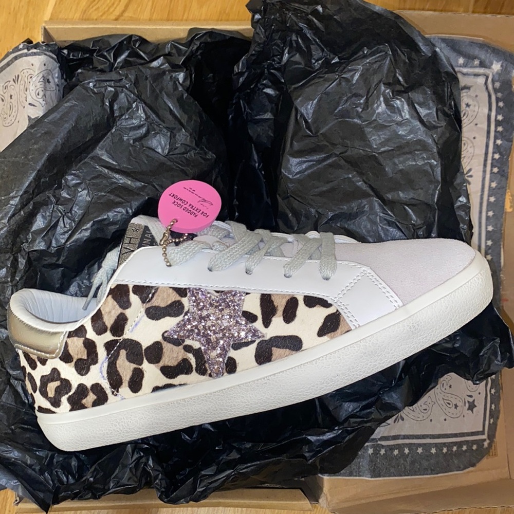 Size 7W Vintage Havana cheetah/glitter shoes